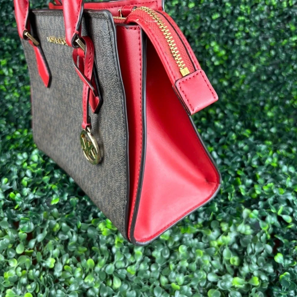 MICHAEL KORS HOPE MEDIUM MESSENGER Signature Satchel